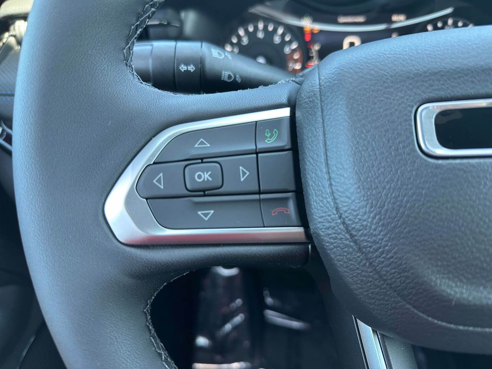 2025 Red Hot Pearlcoat Jeep Compass Limited 4X4 SUV