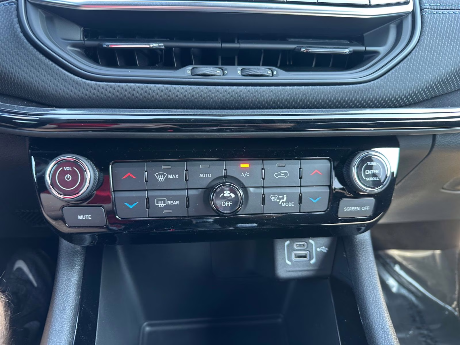 2025 Red Hot Pearlcoat Jeep Compass Limited 4X4 SUV