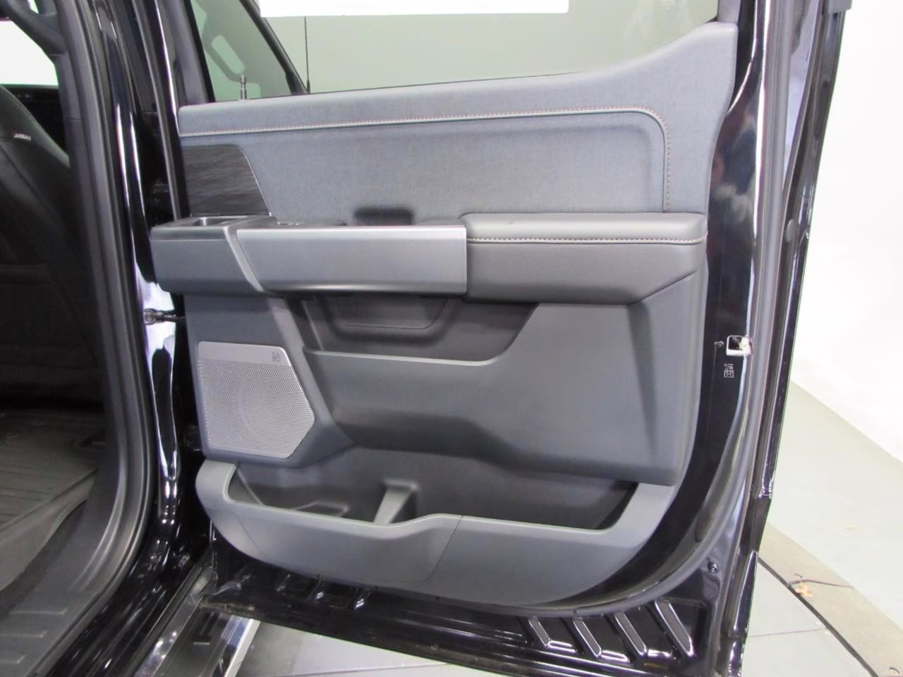 2025 Agate Black Metallic Ford F-150 Lariat 4X4 Truck