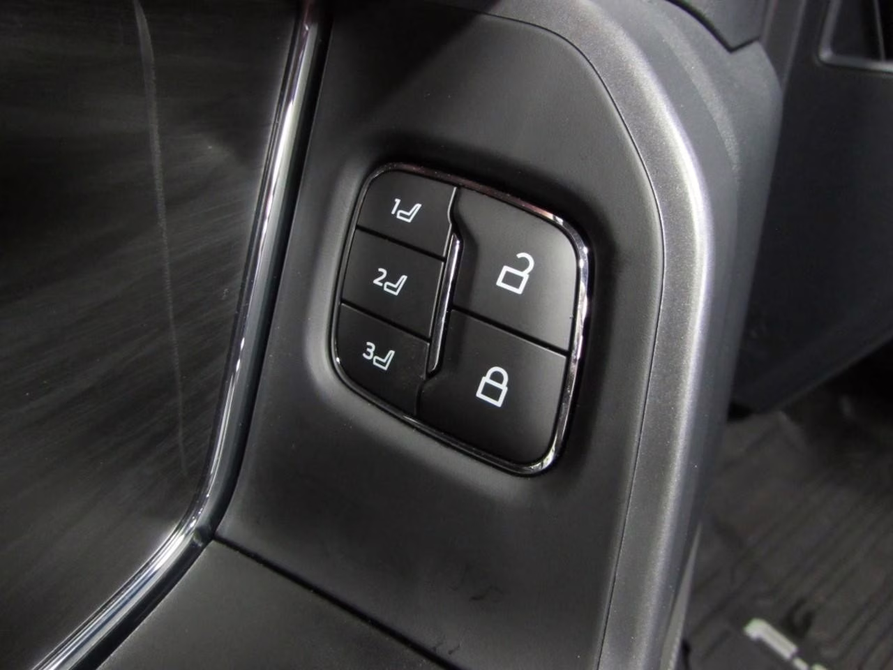 2025 Agate Black Metallic Ford F-150 Lariat 4X4 Truck