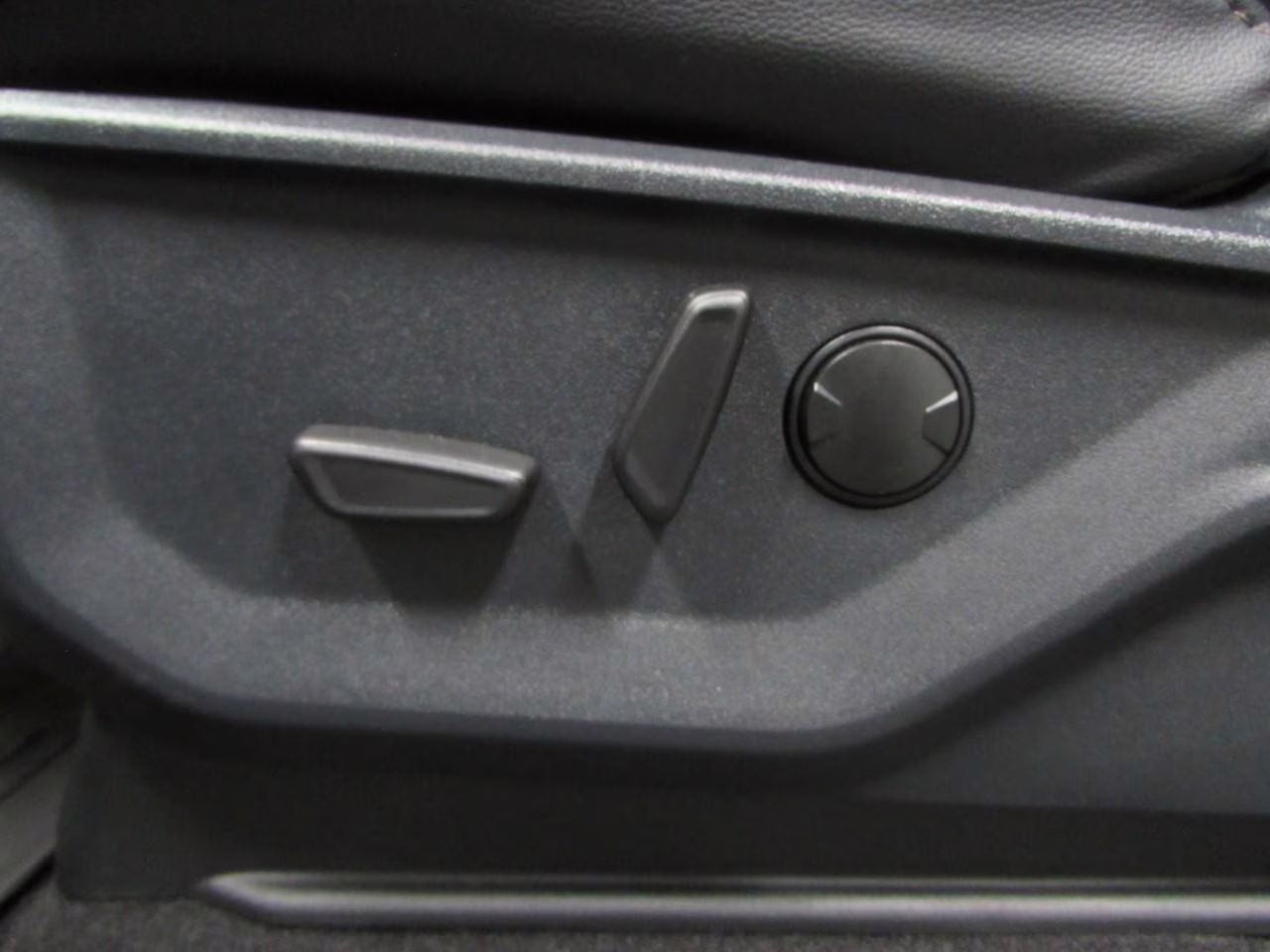 2025 Agate Black Metallic Ford F-150 Lariat 4X4 Truck