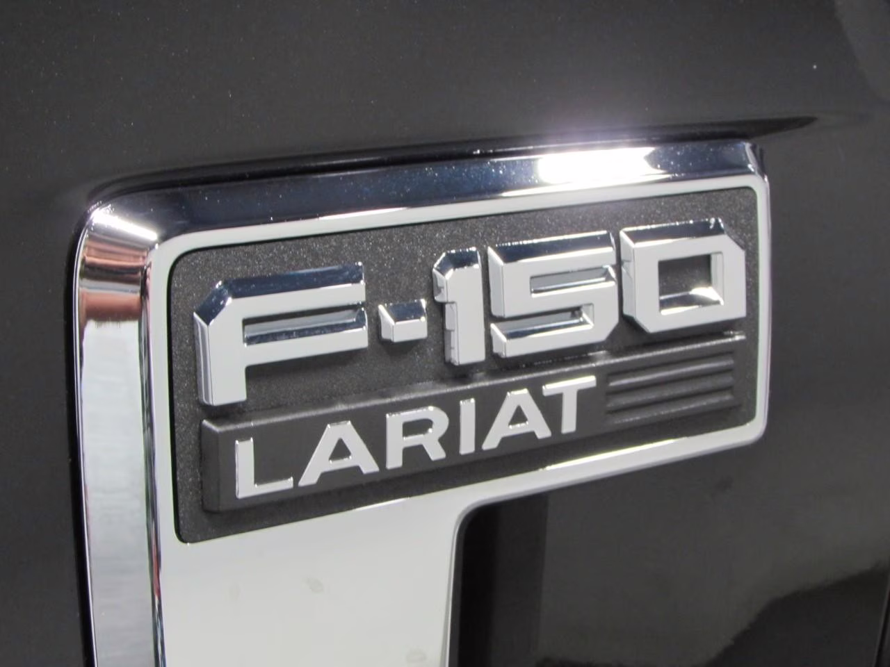 2025 Agate Black Metallic Ford F-150 Lariat 4X4 Truck