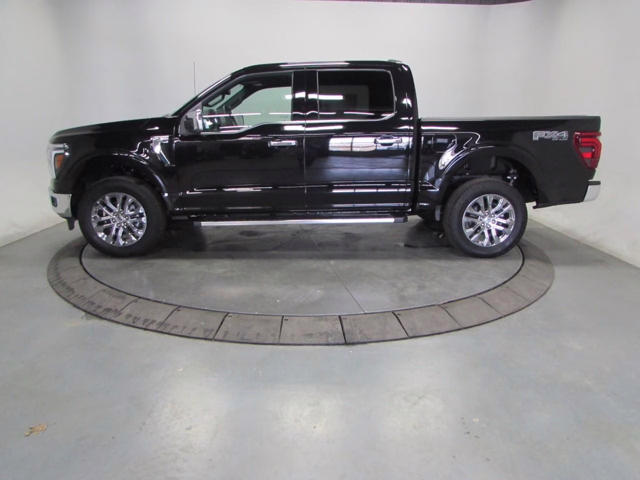 2025 Agate Black Metallic Ford F-150 Lariat 4X4 Truck