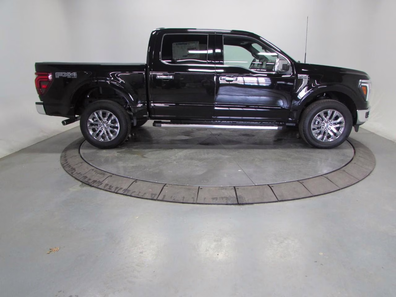 2025 Agate Black Metallic Ford F-150 Lariat 4X4 Truck