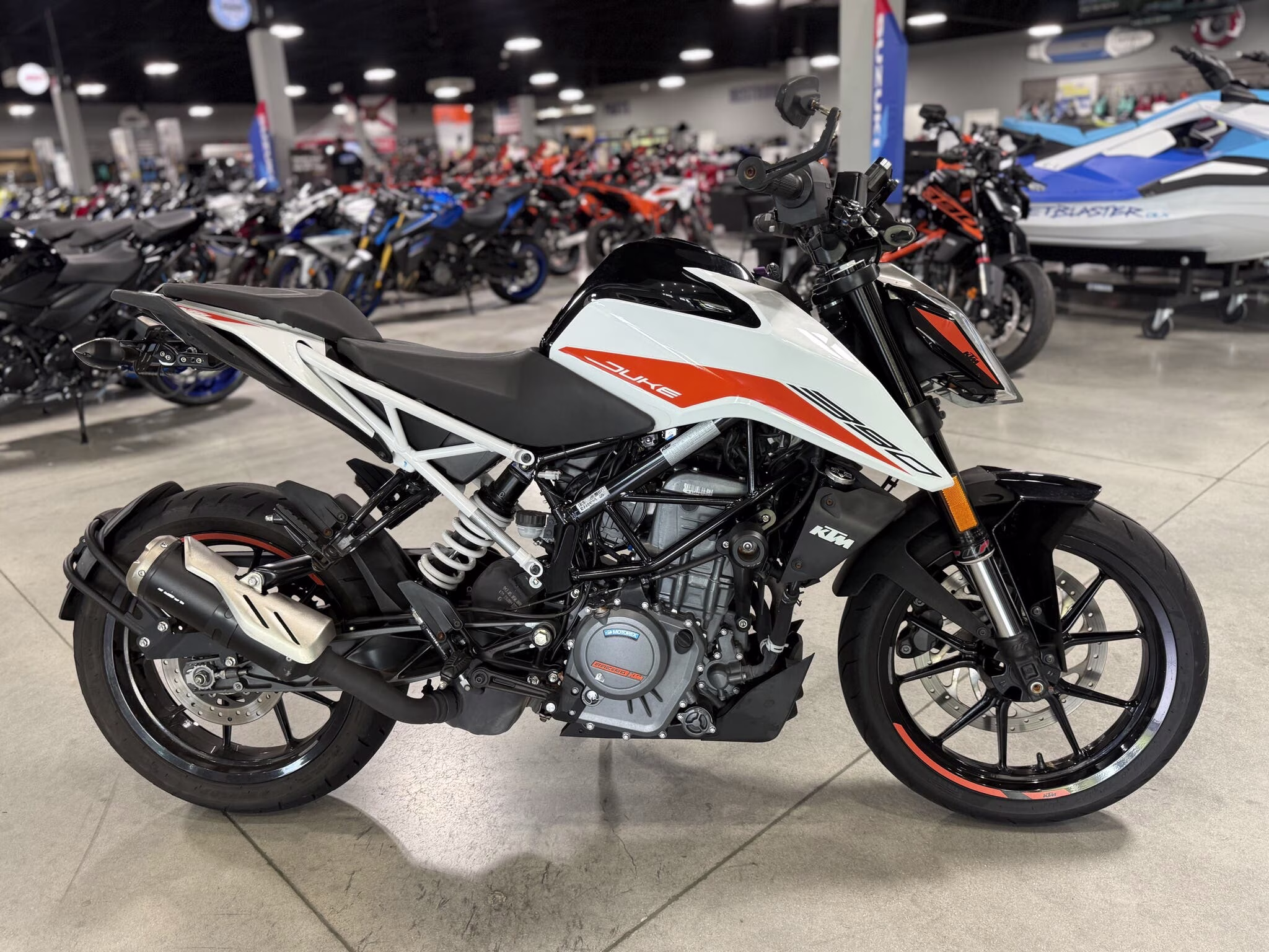 2022 - KTM Duke 390 Motorcycle