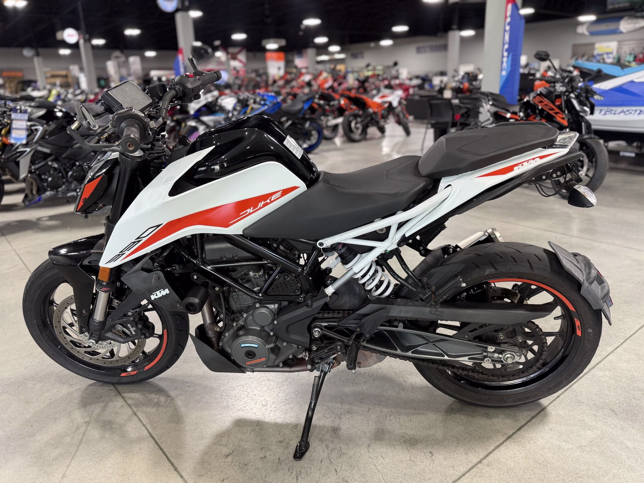 2022 - KTM Duke 390 Motorcycle