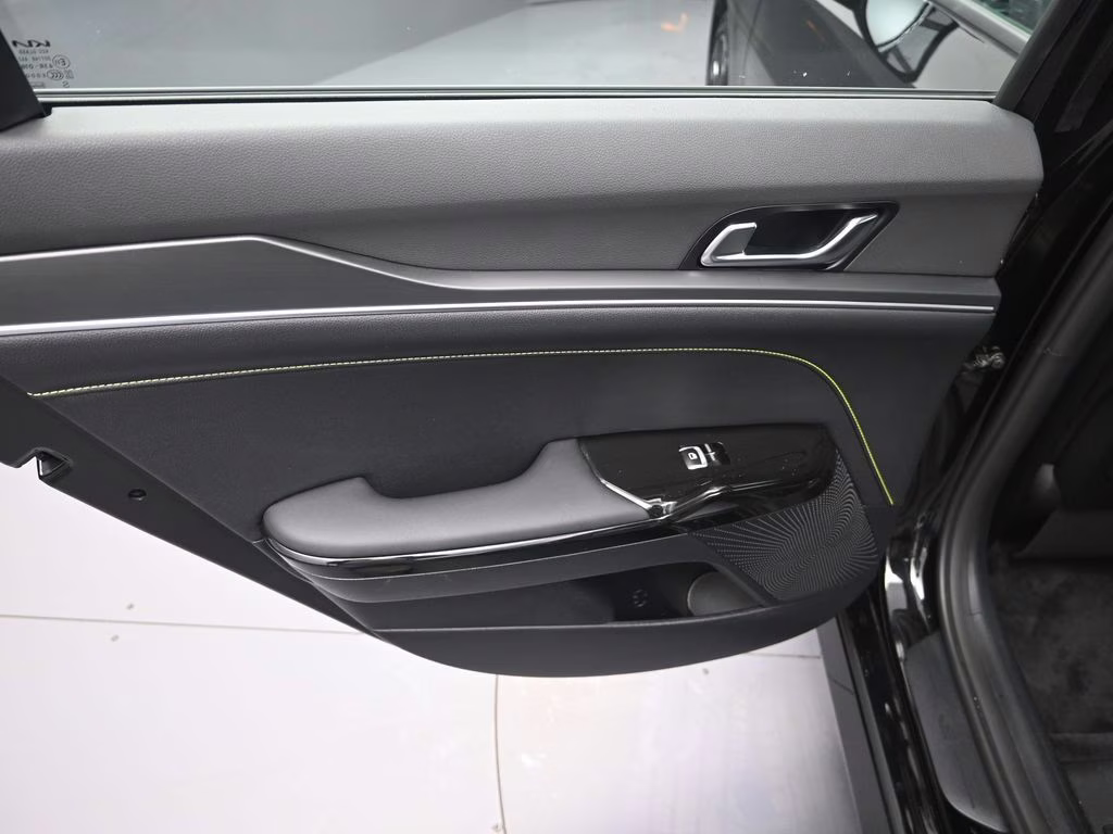 2026 Aurora Black Pearl Kia K5 GT FWD Sedan