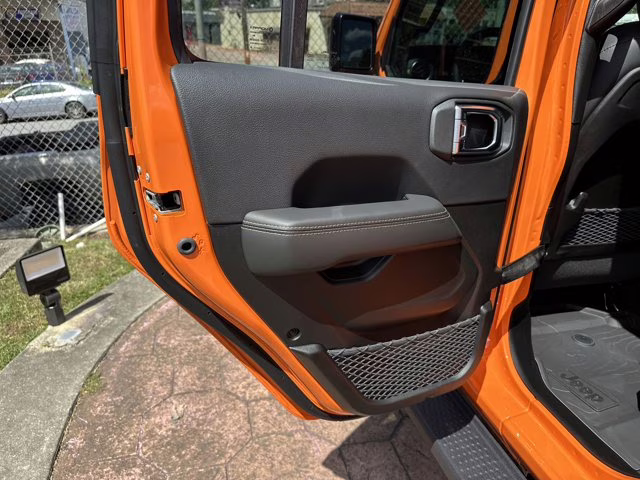 2025 Joose Jeep Wrangler Sahara 4X4 Convertible