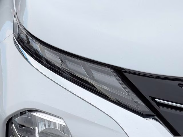 2025 White Diamond Mitsubishi Outlander PHEV SEL 4X4 SUV