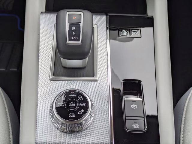 2025 White Diamond Mitsubishi Outlander PHEV SEL 4X4 SUV