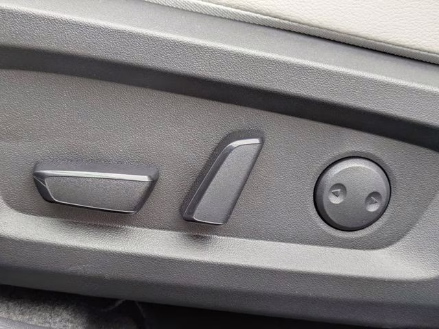 2025 White Diamond Mitsubishi Outlander PHEV SEL 4X4 SUV