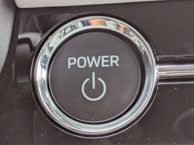 2025 White Diamond Mitsubishi Outlander PHEV SEL 4X4 SUV