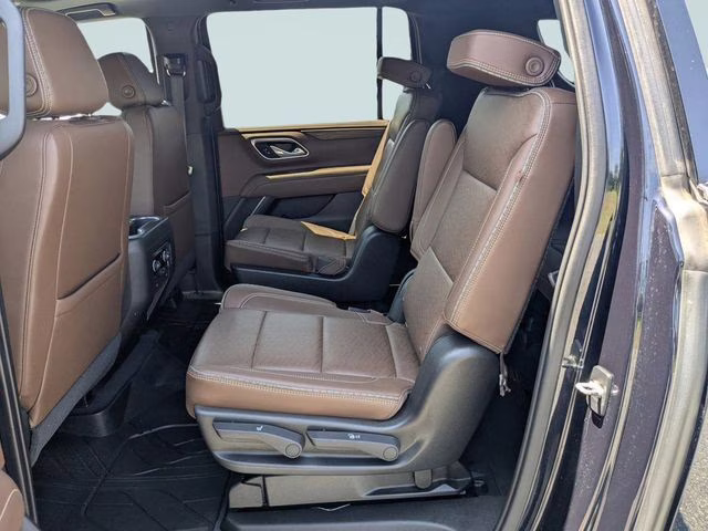 2021 Midnight Blue Metallic Chevrolet Suburban High Country 4X4 SUV