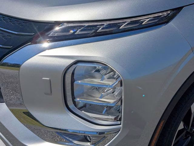 2025 Alloy Silver Metallic Mitsubishi Outlander PHEV SEL 4X4 SUV