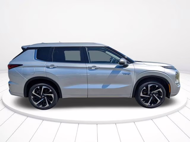 2025 Alloy Silver Metallic Mitsubishi Outlander PHEV SEL 4X4 SUV