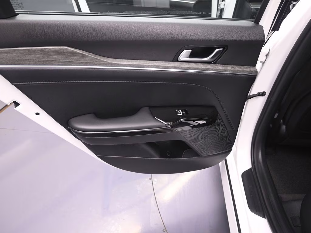 2025 Snow White Pearl Kia K5 EX FWD Sedan