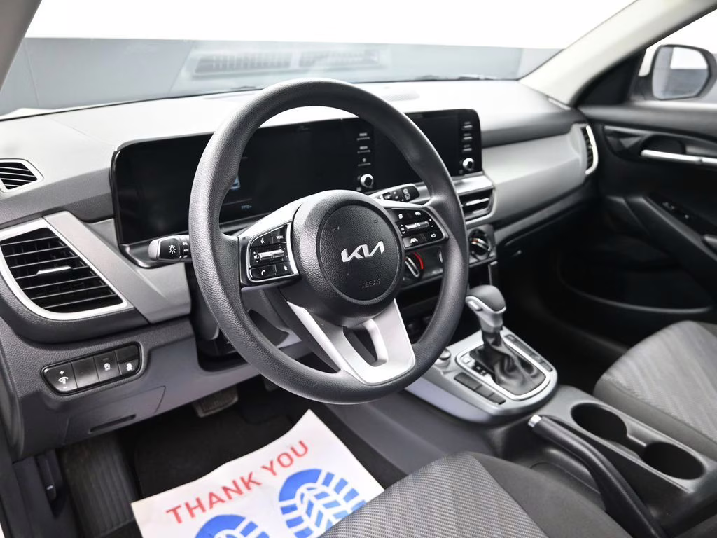 2025 Snow White Pearl Kia Seltos LX AWD SUV