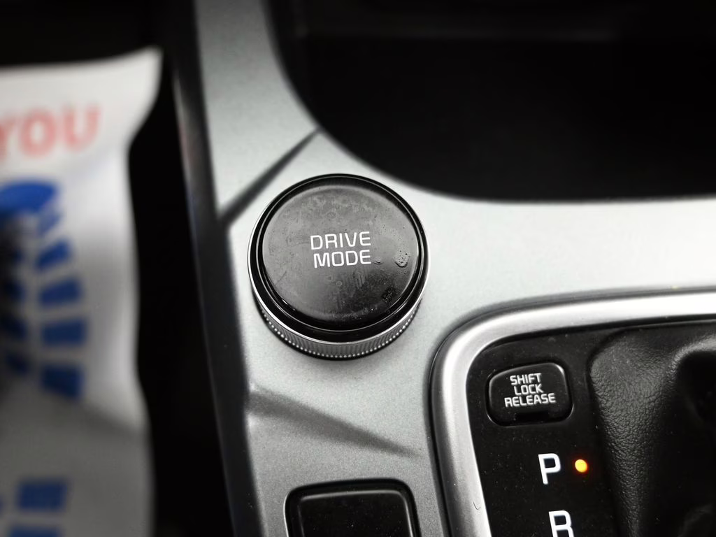 2025 Snow White Pearl Kia Seltos LX AWD SUV