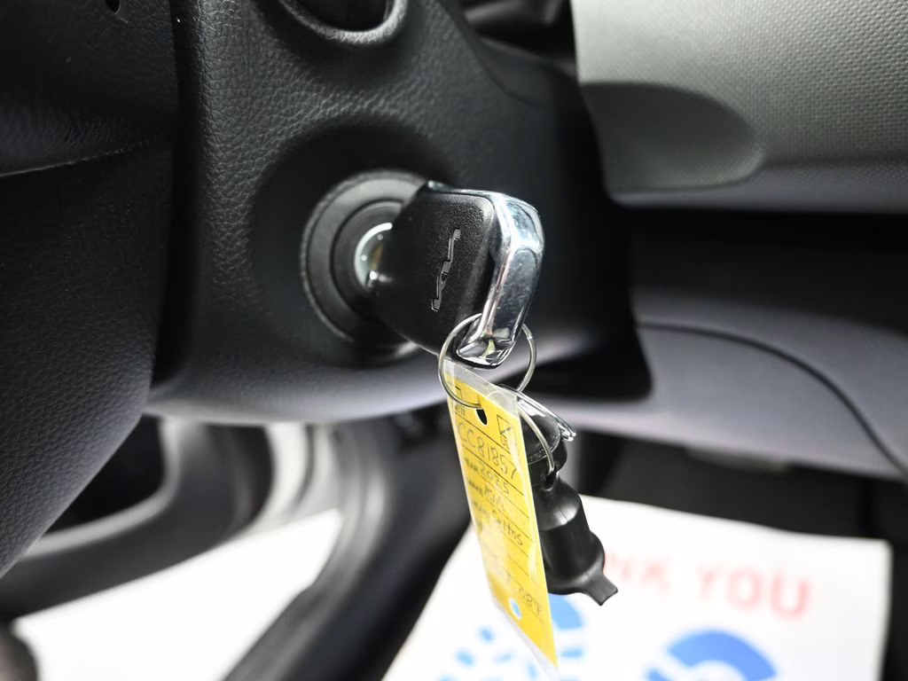 2025 Snow White Pearl Kia Seltos LX AWD SUV