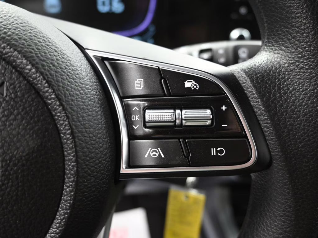 2025 Snow White Pearl Kia Seltos LX AWD SUV