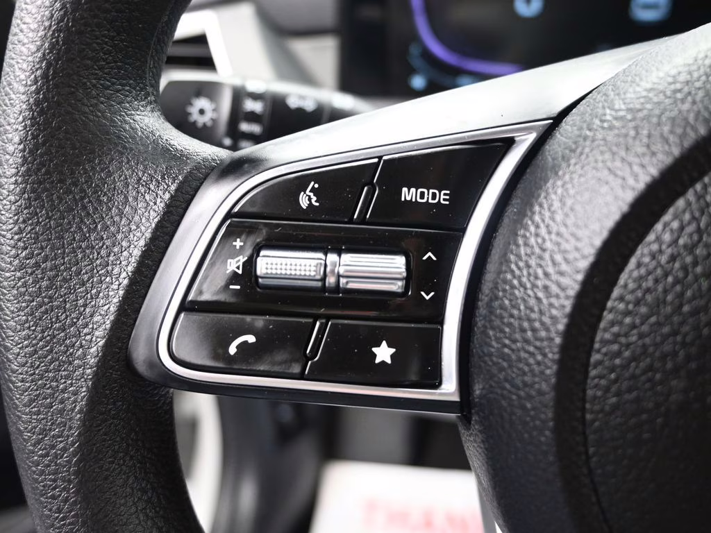 2025 Snow White Pearl Kia Seltos LX AWD SUV