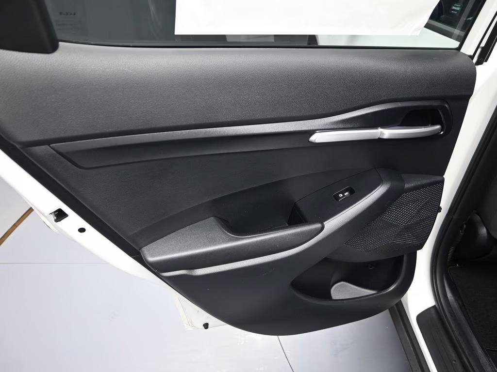 2025 Snow White Pearl Kia Seltos LX AWD SUV