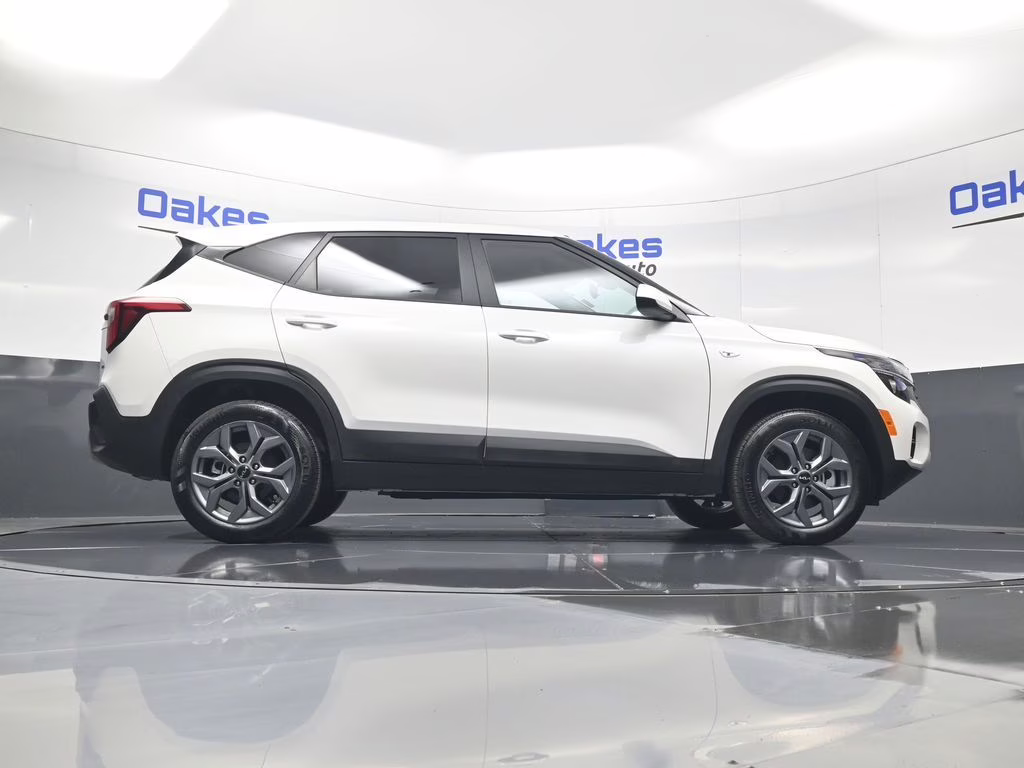 2025 Snow White Pearl Kia Seltos LX AWD SUV