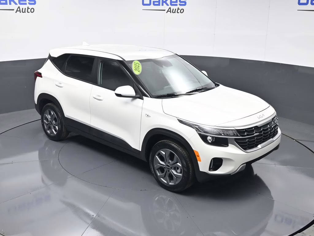 2025 Snow White Pearl Kia Seltos LX AWD SUV