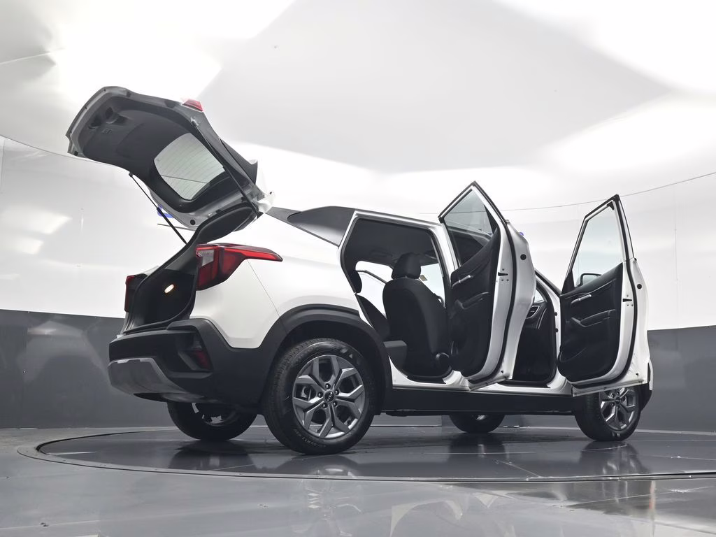 2025 Snow White Pearl Kia Seltos LX AWD SUV