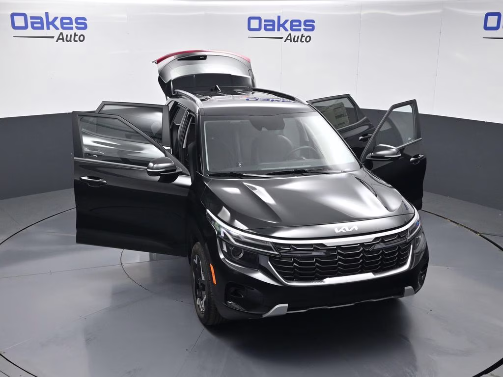 2026 Fusion Black Kia Seltos S FWD SUV
