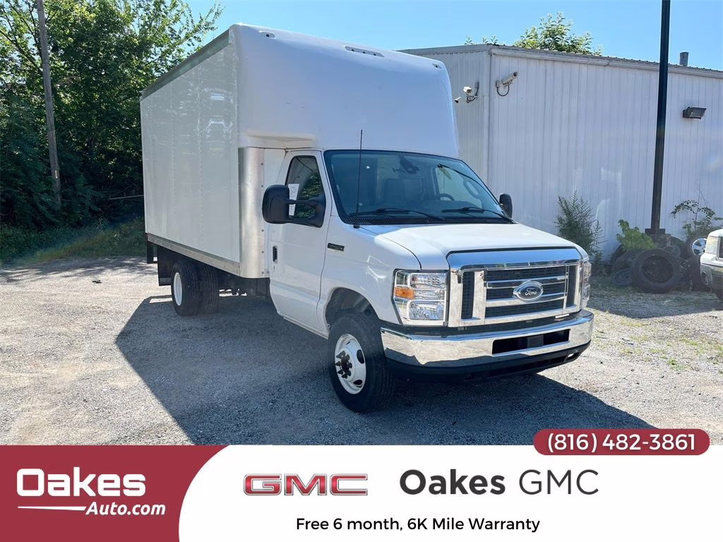 2023 Oxford White Ford E-450SD Base RWD Truck