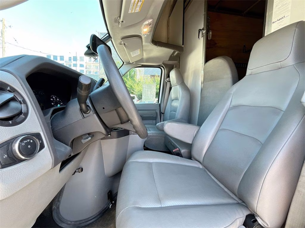 2023 Oxford White Ford E-450SD Base RWD Truck