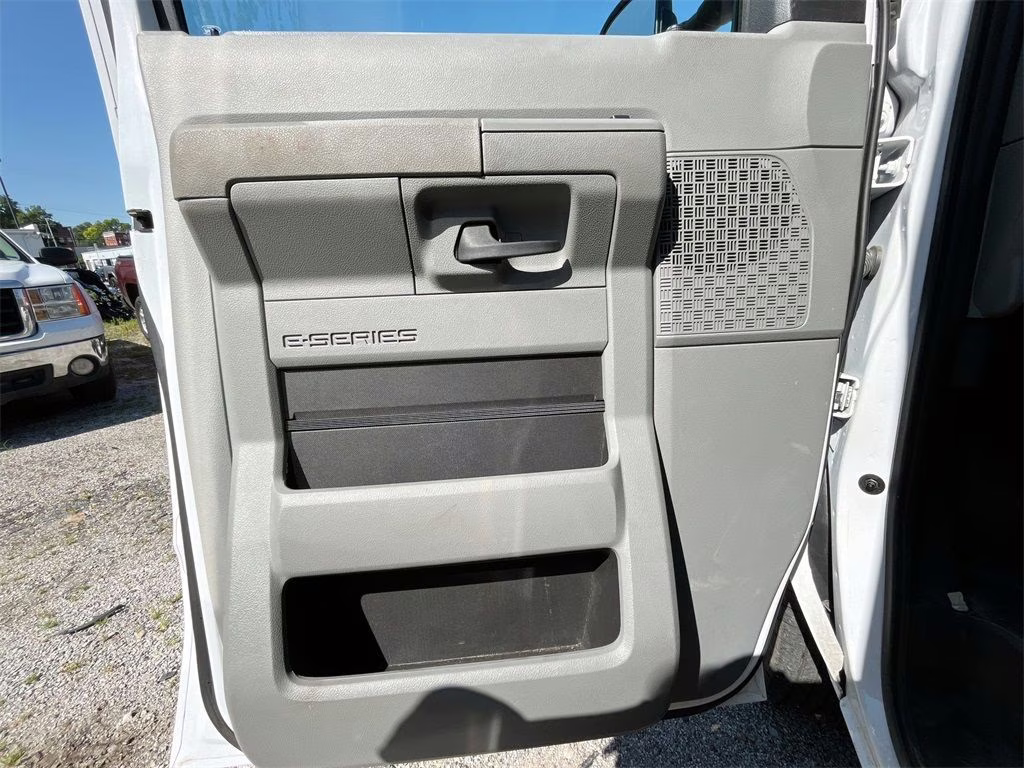 2023 Oxford White Ford E-450SD Base RWD Truck
