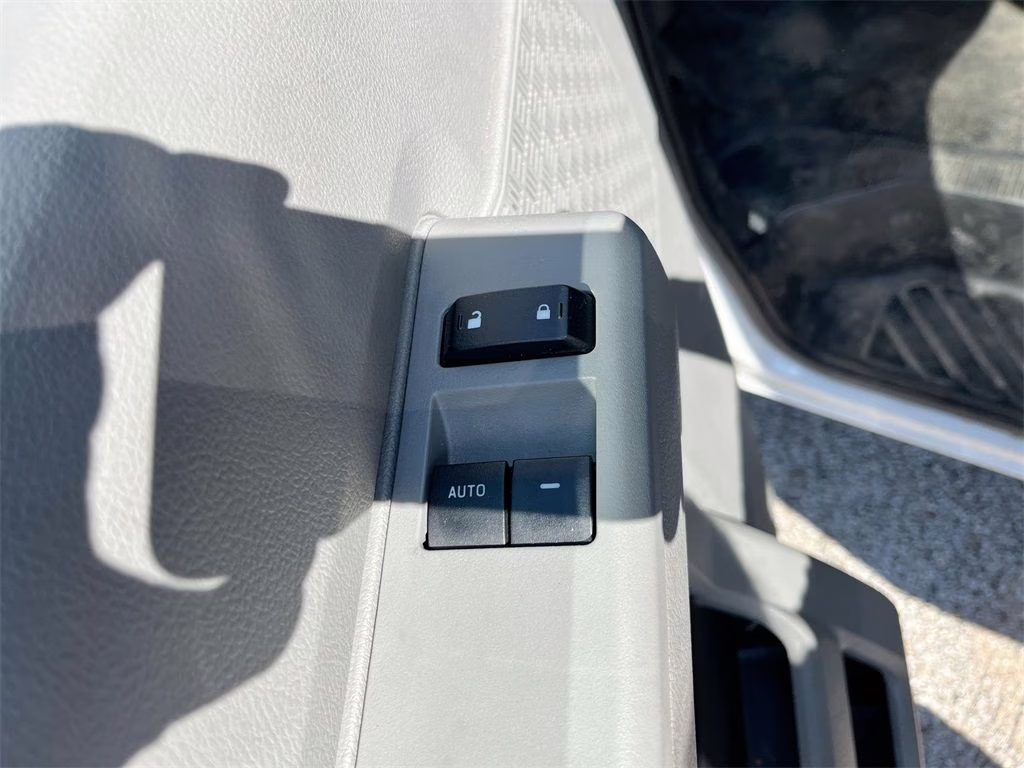2023 Oxford White Ford E-450SD Base RWD Truck