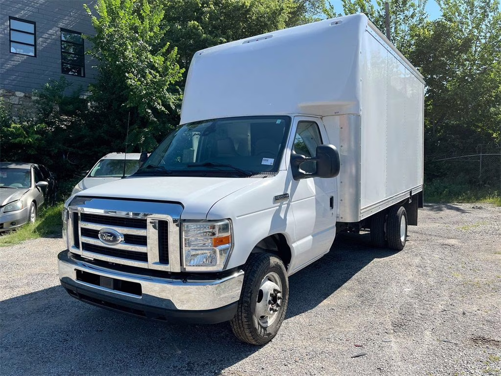 2023 Oxford White Ford E-450SD Base RWD Truck
