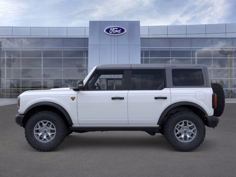 2025 Oxford White Ford Bronco Badlands 4X4 SUV