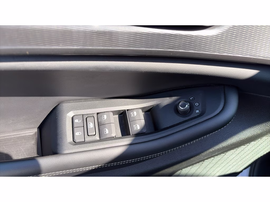 2025 Silver Jeep Grand Cherokee Laredo 4X4 Crossover