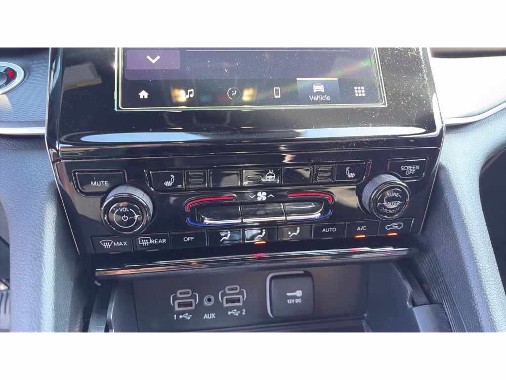 2025 Silver Jeep Grand Cherokee Laredo 4X4 Crossover