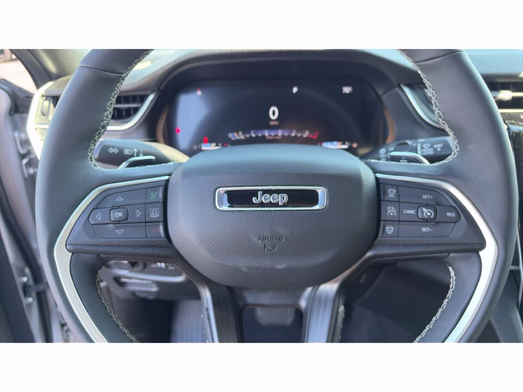 2025 Silver Jeep Grand Cherokee Laredo 4X4 Crossover