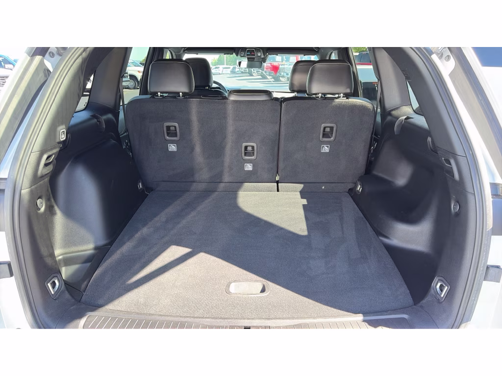2025 Silver Jeep Grand Cherokee Laredo 4X4 Crossover