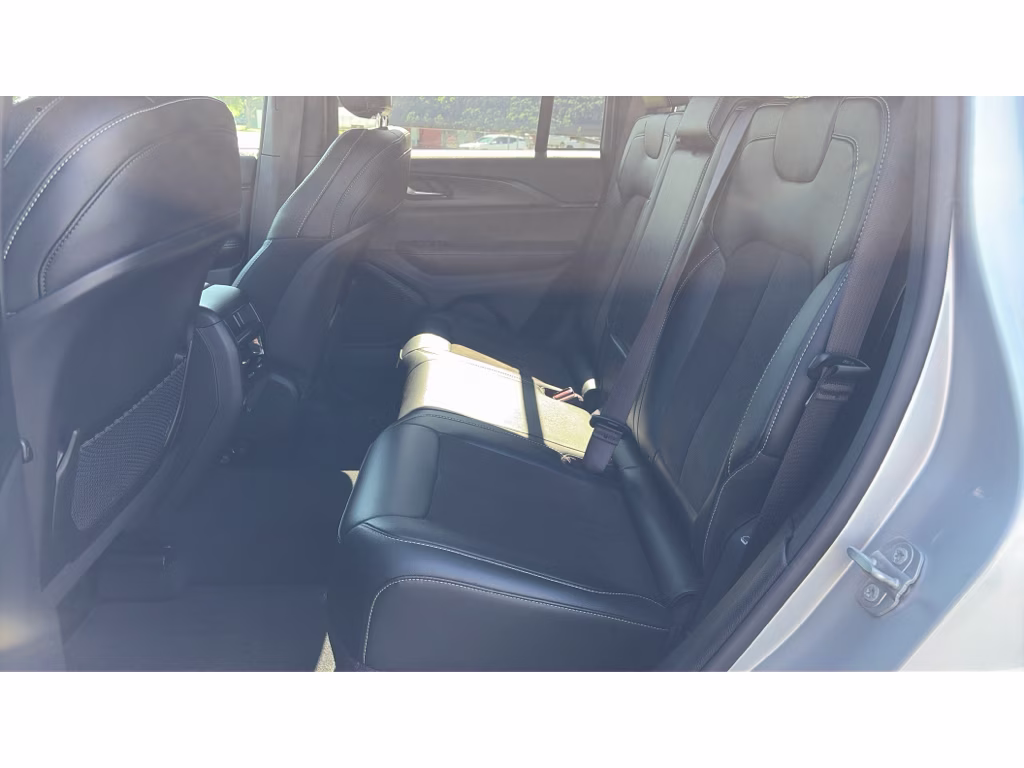 2025 Silver Jeep Grand Cherokee Laredo 4X4 Crossover