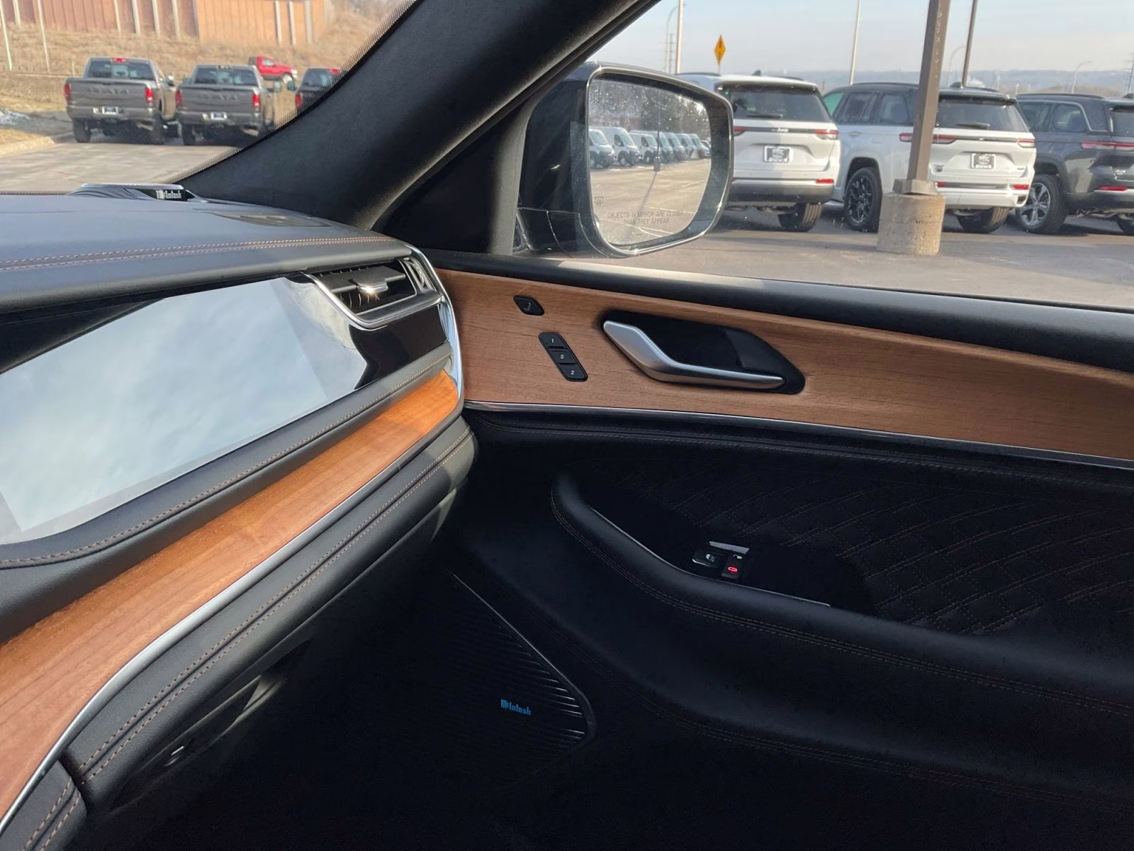 2024 Diamond Black Crystal Pearlcoat Jeep Grand Cherokee Summit Reserve 4xe 4X4 SUV