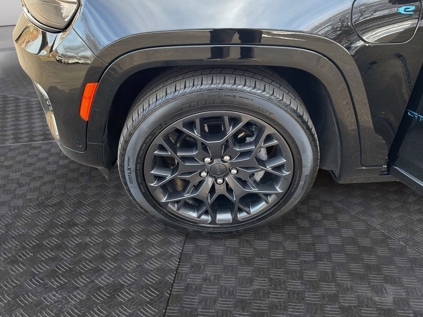 2024 Diamond Black Crystal Pearlcoat Jeep Grand Cherokee Summit Reserve 4xe 4X4 SUV