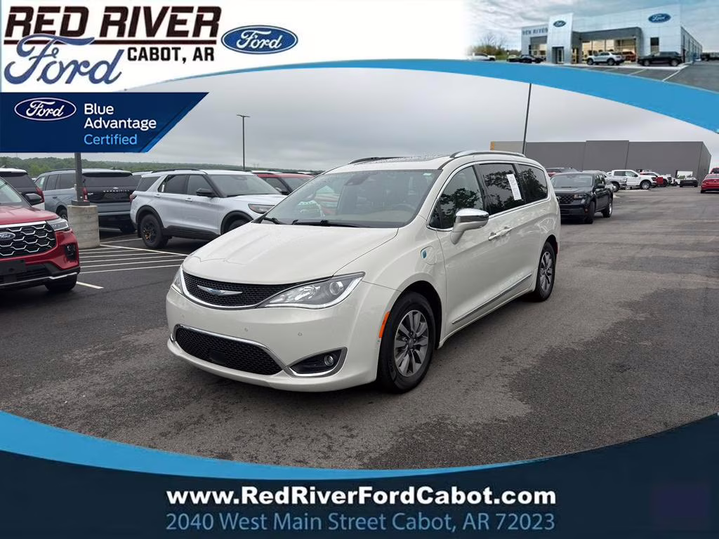 2020 Luxury White Pearlcoat Chrysler Pacifica Hybrid Limited FWD Van