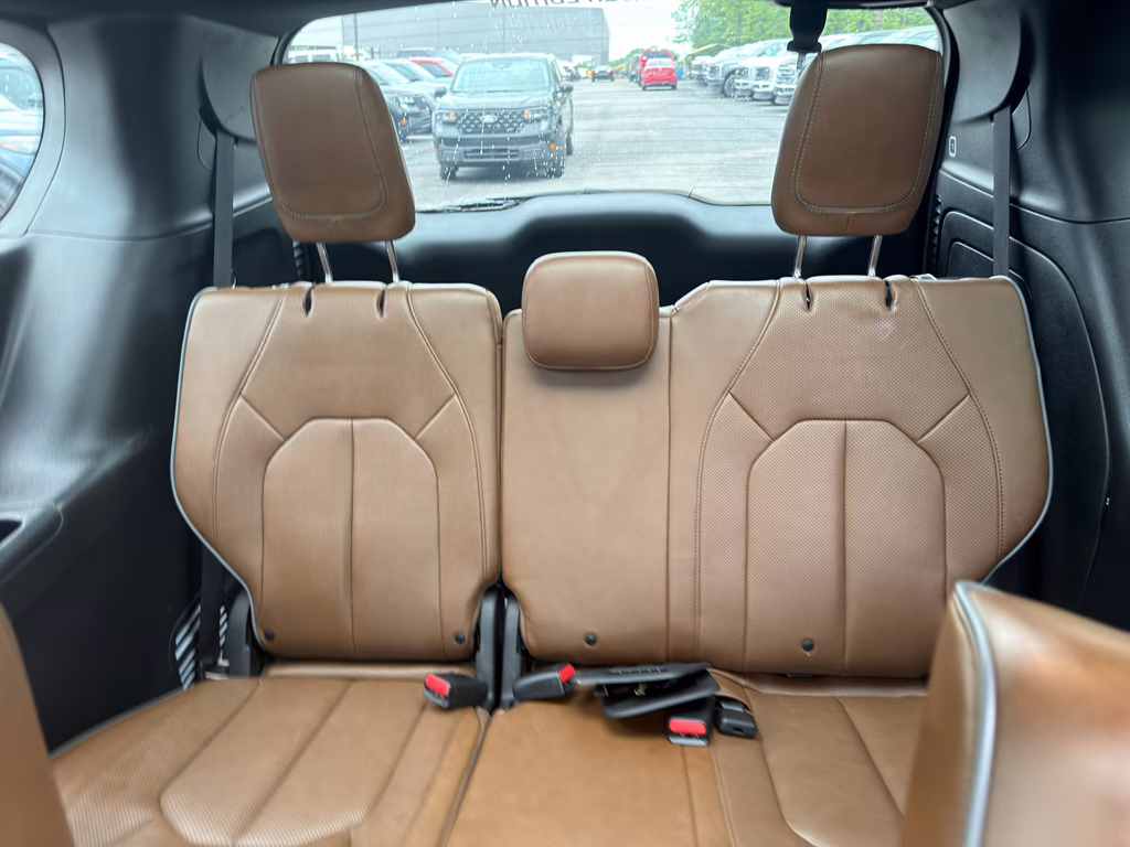 2020 Luxury White Pearlcoat Chrysler Pacifica Hybrid Limited FWD Van