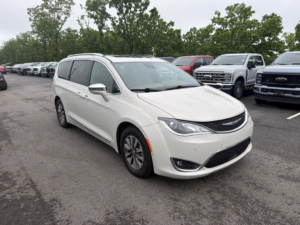 2020 Luxury White Pearlcoat Chrysler Pacifica Hybrid Limited FWD Van