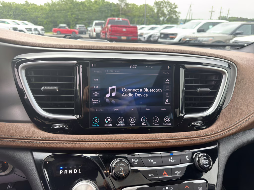 2020 Luxury White Pearlcoat Chrysler Pacifica Hybrid Limited FWD Van