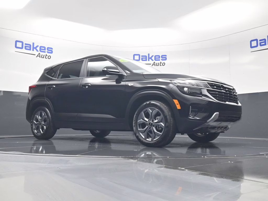 2026 Fusion Black Kia Seltos LX FWD SUV