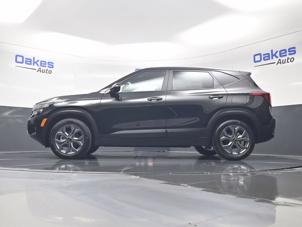 2026 Fusion Black Kia Seltos LX FWD SUV