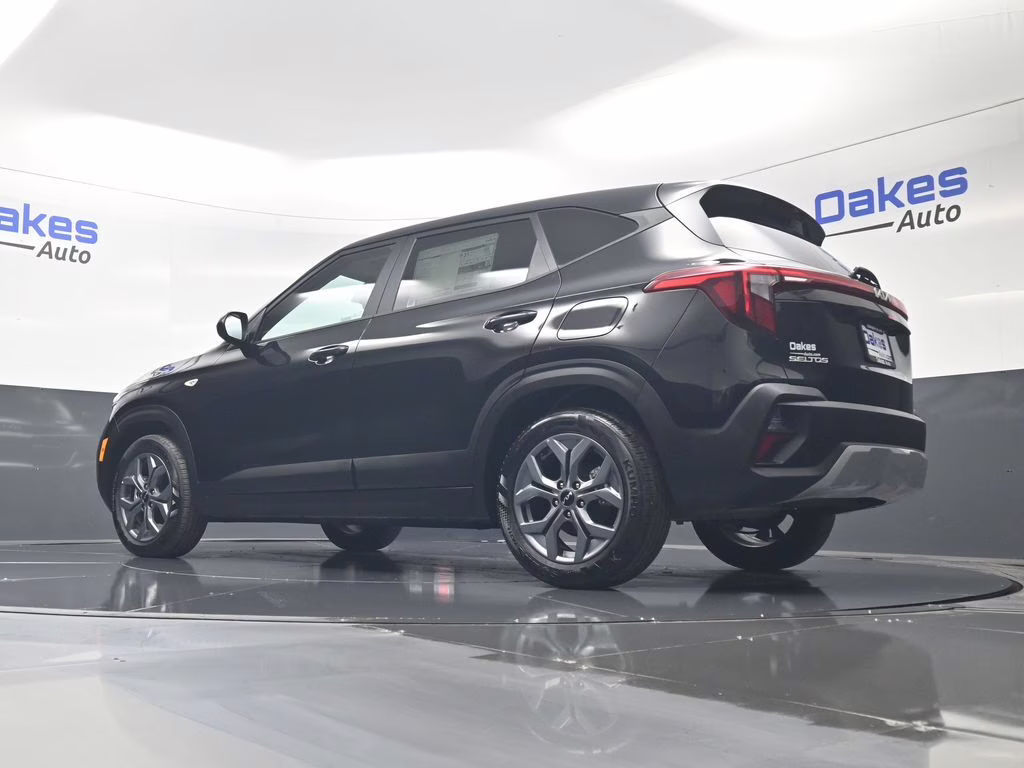 2026 Fusion Black Kia Seltos LX FWD SUV